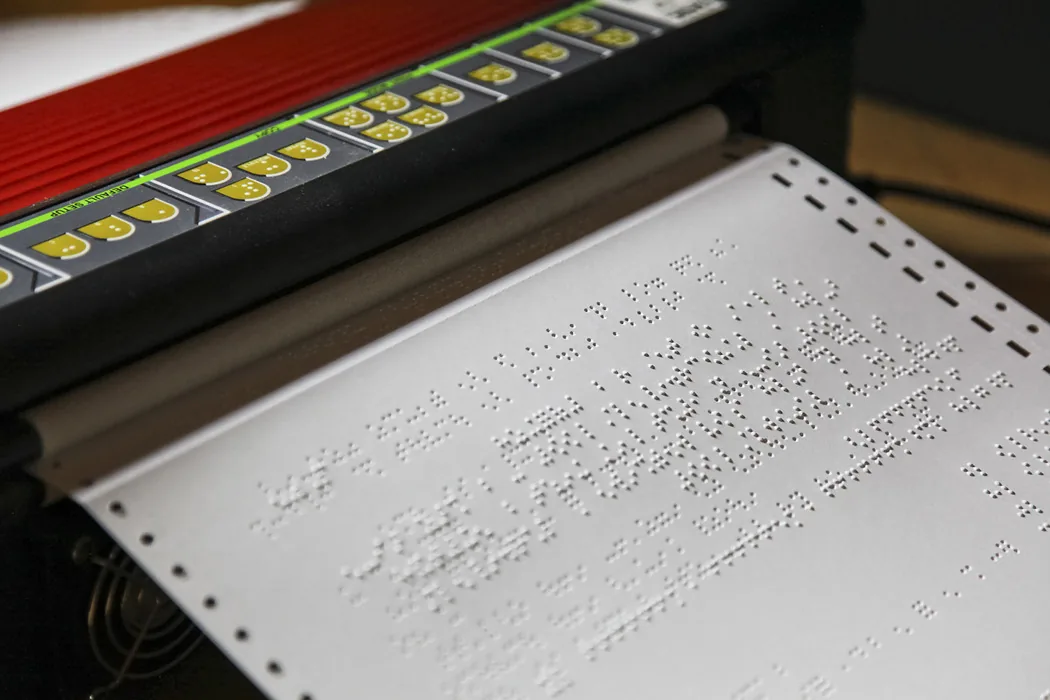 Braille kabartma etiket — görme engelliler için erişilebilir etiket