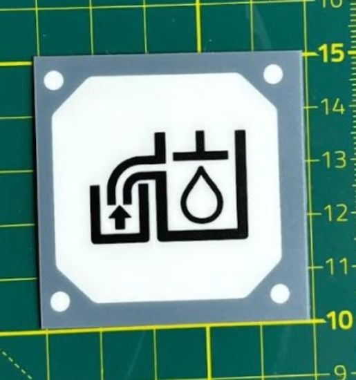 50 x 50 mm Leksan Mat Kumlu (Gri beyaz-Yukarı Ok+Damla) Folyo Türü: 250 Mikron Mat (Kumlu) - (Polikarbon) En (mm): 50 Boy (mm): 50 Baskı Türü: UV BEYAZ + CMYK BASKI Çifttaraflı Bant - Laminasyon: 3M 468 MP Çift Taraflı Bant (130 Mic) resmi